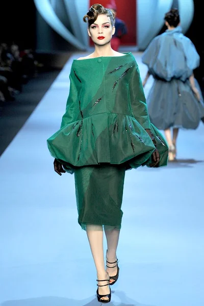Look 15